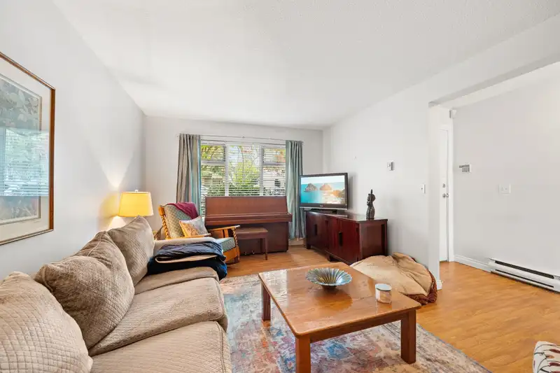 19412 62 AVENUE - photo 4 of 33