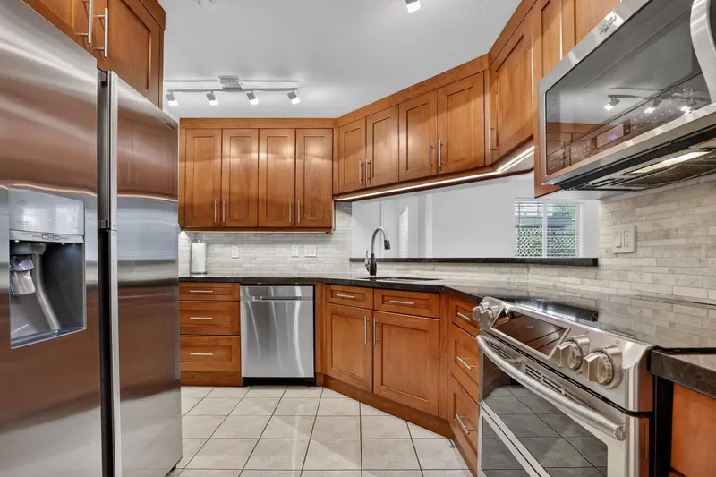 105 20110 MICHAUD CRESCENT - photo 3 of 25