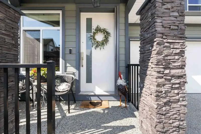 14557 61 AVENUE - photo 4 of 40