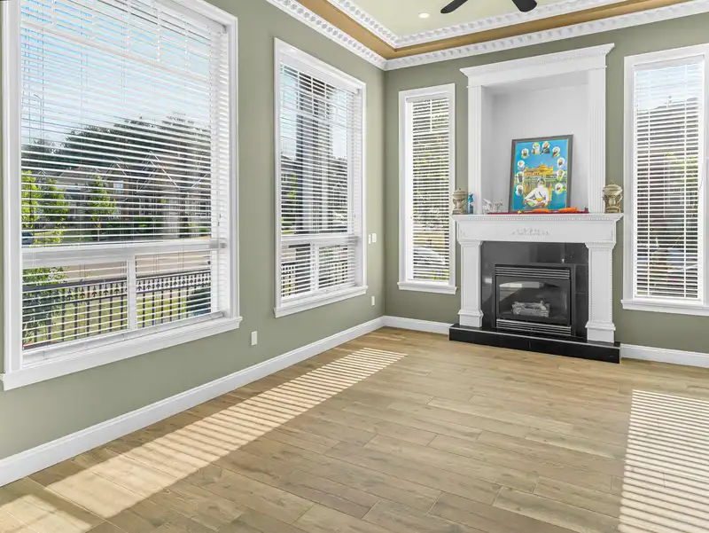 15167 70A AVENUE - photo 4 of 33