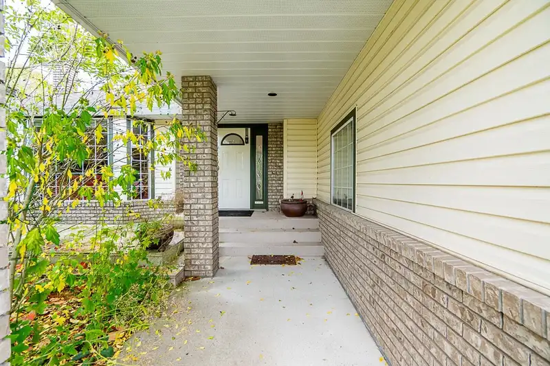6311 187A STREET - photo 3 of 37