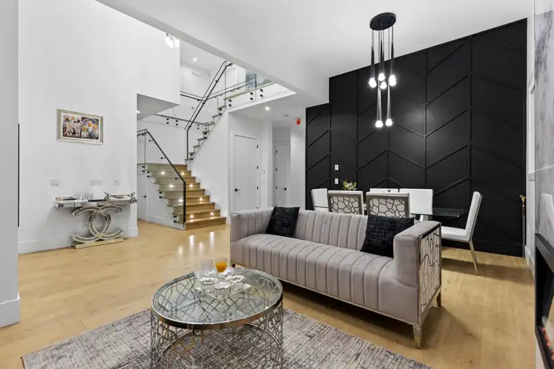10686 141A STREET - photo 4 of 40