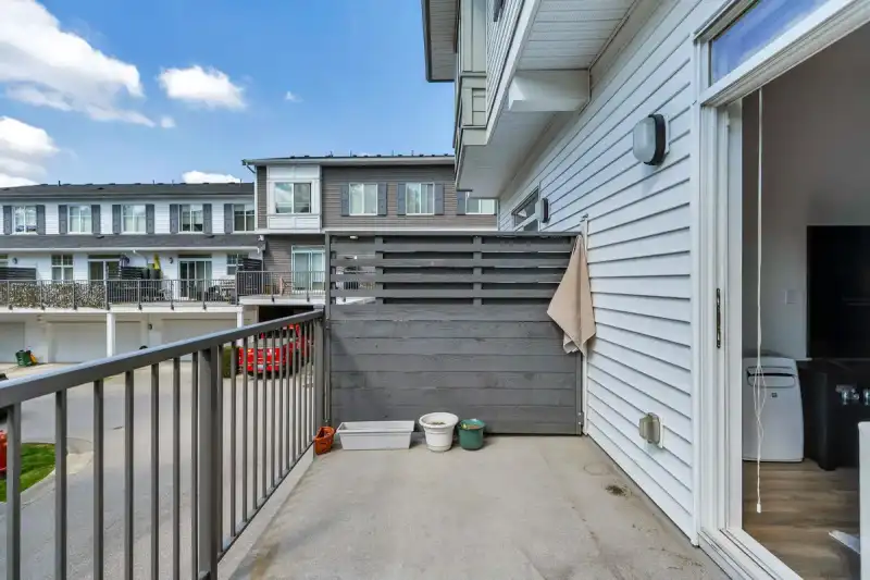 107 15230 GUILDFORD DRIVE - photo 3 of 39