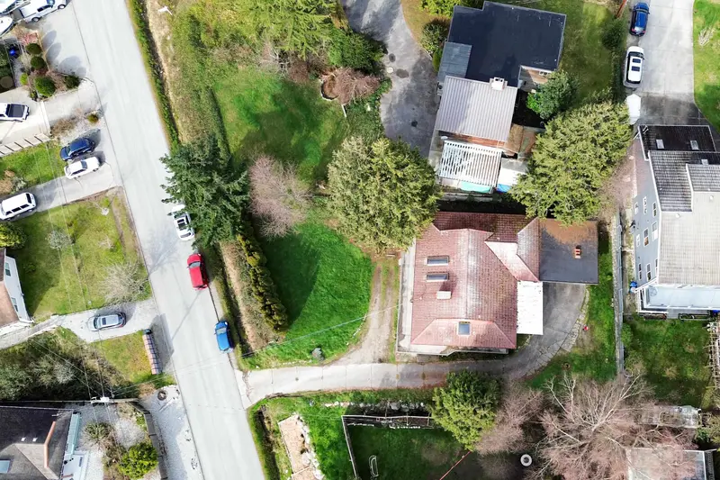 4902 LAUREL AVENUE - photo 4 of 25