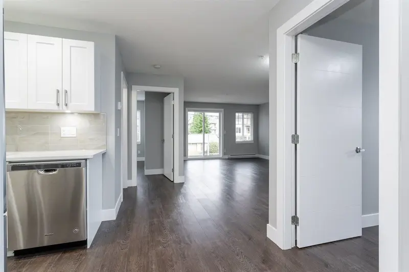 305 1990 WESTMINSTER AVENUE - photo 3 of 12