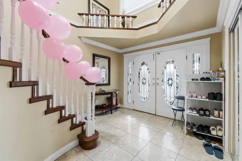 12466 76 AVENUE - photo 3 of 40