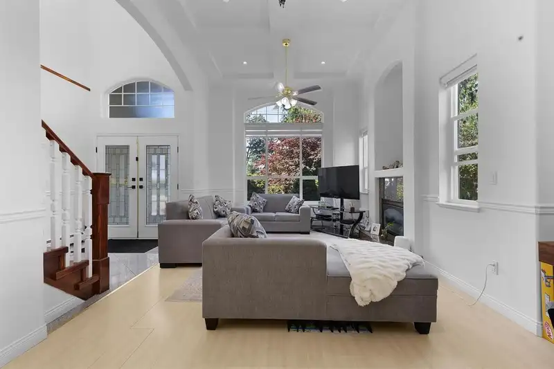 9928 116 STREET - photo 4 of 26