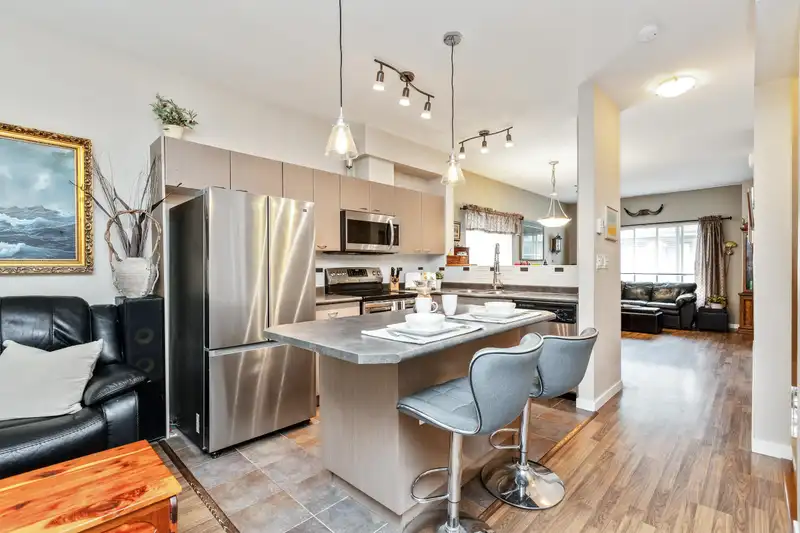 70 18701 66 AVENUE - photo 1 of 33