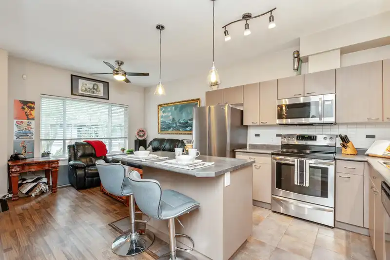 70 18701 66 AVENUE - photo 2 of 33