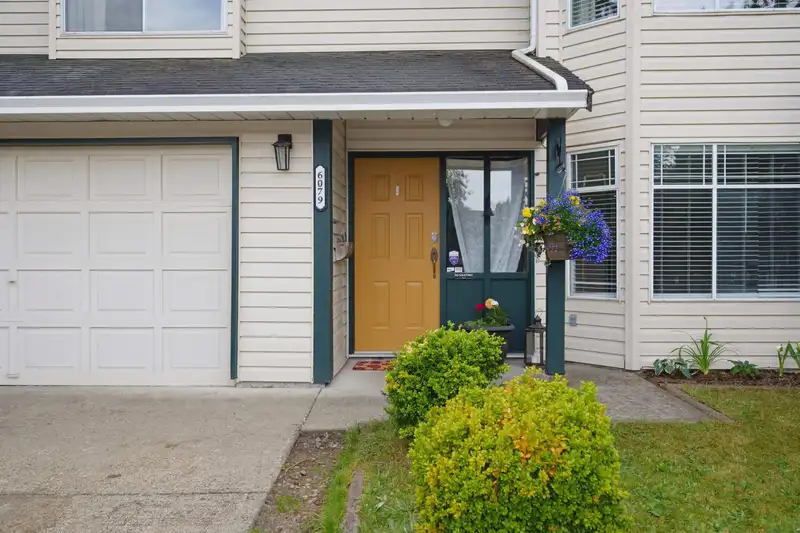 6079 173A STREET - photo 2 of 37