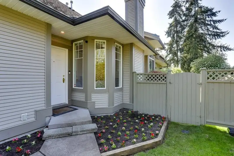 5835 122 STREET - photo 4 of 37