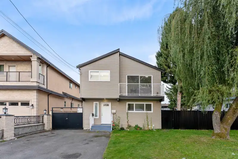 9782 123 STREET - photo 1 of 24