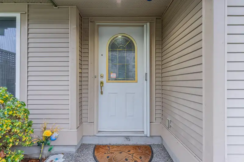 142 13888 70 AVENUE - photo 2 of 26