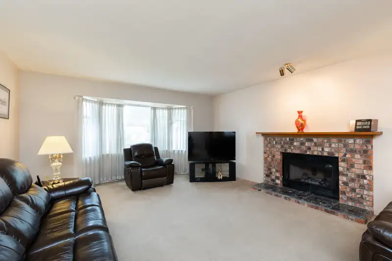 5935 135 STREET - photo 4 of 39