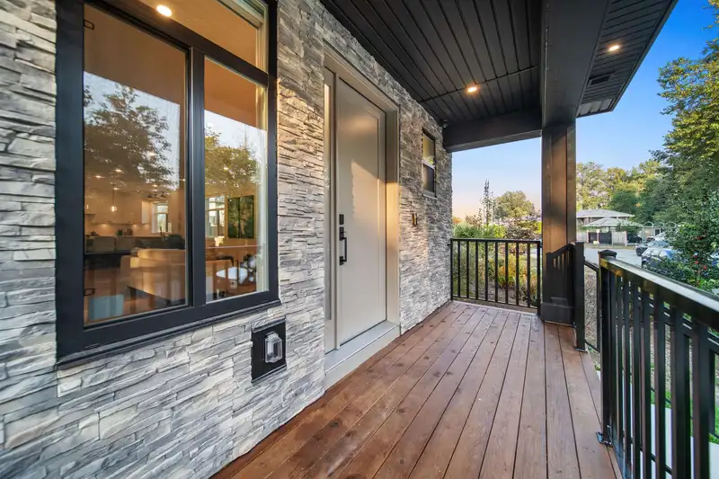 16615 102 AVENUE - photo 2 of 40