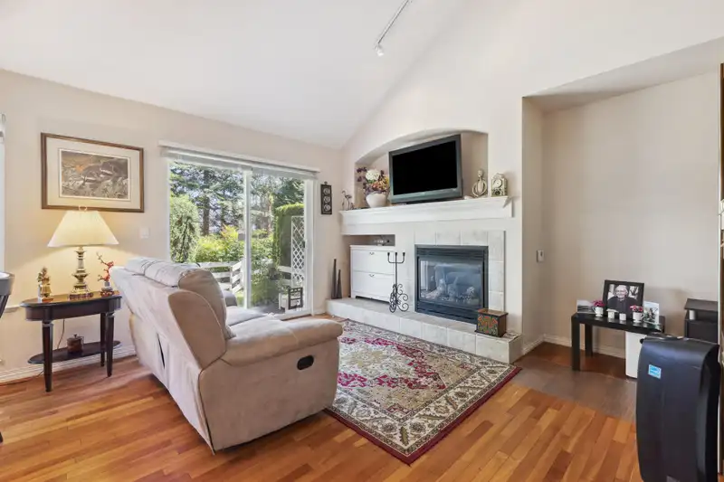 49 17097 64 AVENUE - photo 2 of 28