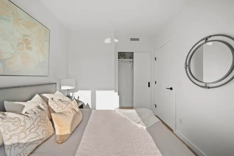 1607 13685 102 AVENUE - photo 3 of 38