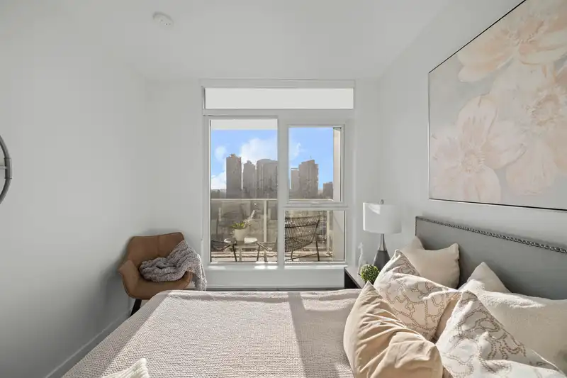 1607 13685 102 AVENUE - photo 4 of 38