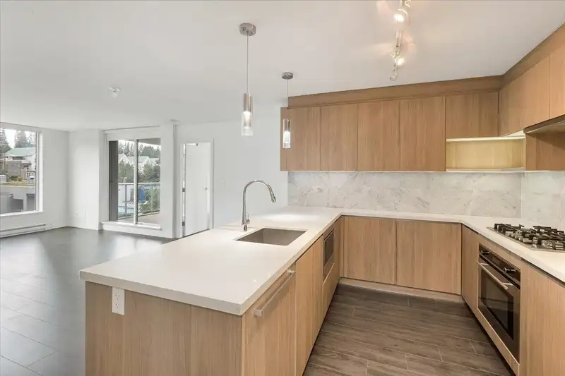 302 13696 100 AVENUE - photo 1 of 22