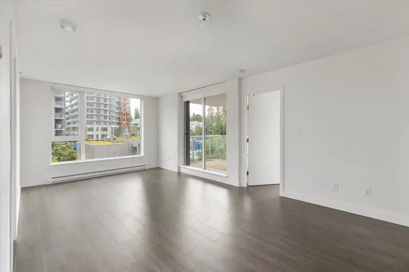 302 13696 100 AVENUE - photo 2 of 22