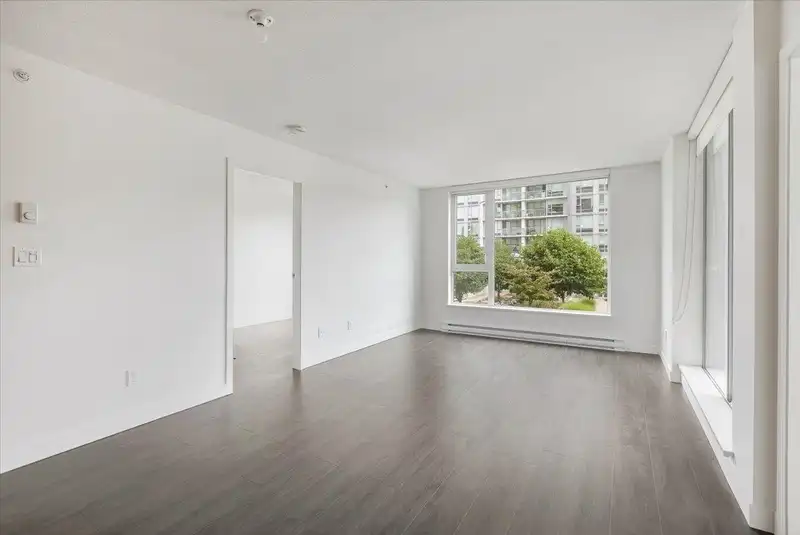 302 13696 100 AVENUE - photo 3 of 22