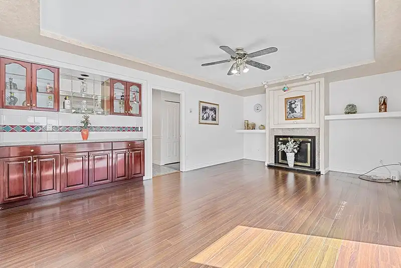 15162 81A AVENUE - photo 4 of 40