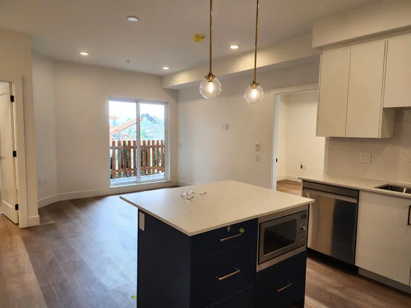 101 20286 72B AVENUE - photo 2 of 25