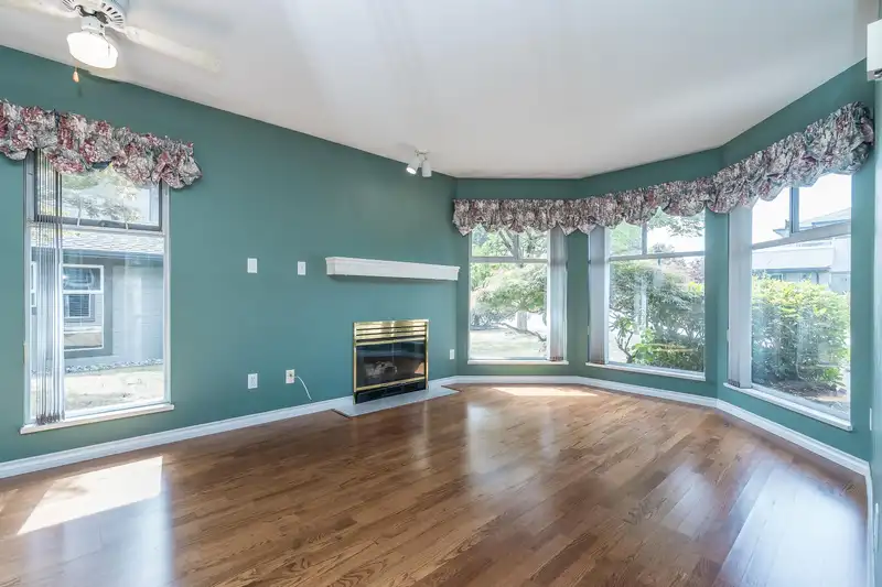 165 16080 82 AVENUE - photo 3 of 25