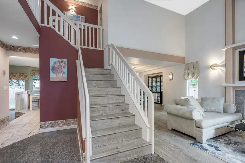 10862 160 STREET - photo 3 of 36