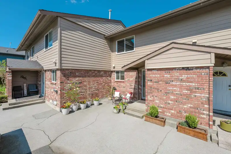 45 10780 GUILDFORD DRIVE - photo 2 of 40