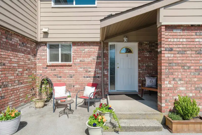 45 10780 GUILDFORD DRIVE - photo 3 of 40