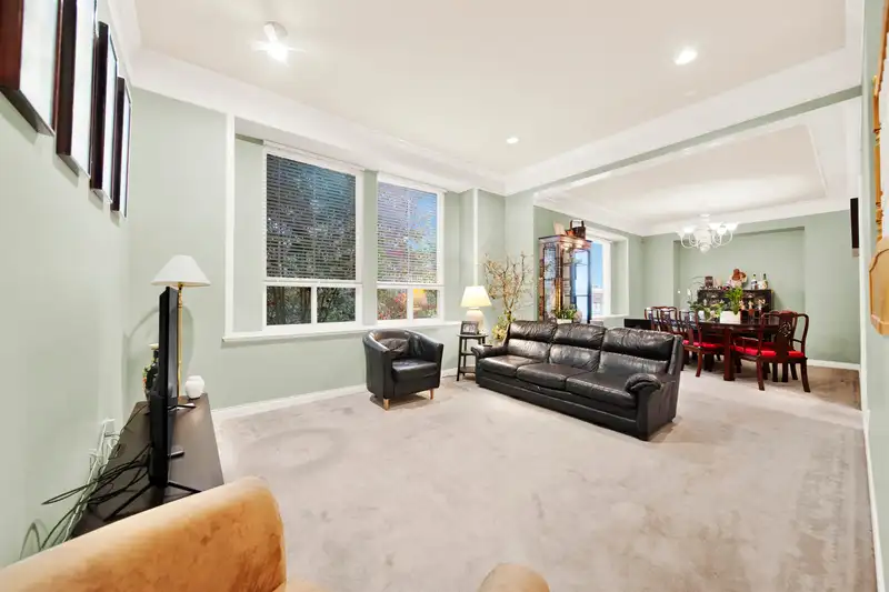 10989 158 STREET - photo 2 of 40