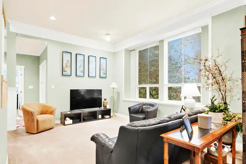 10989 158 STREET - photo 4 of 40