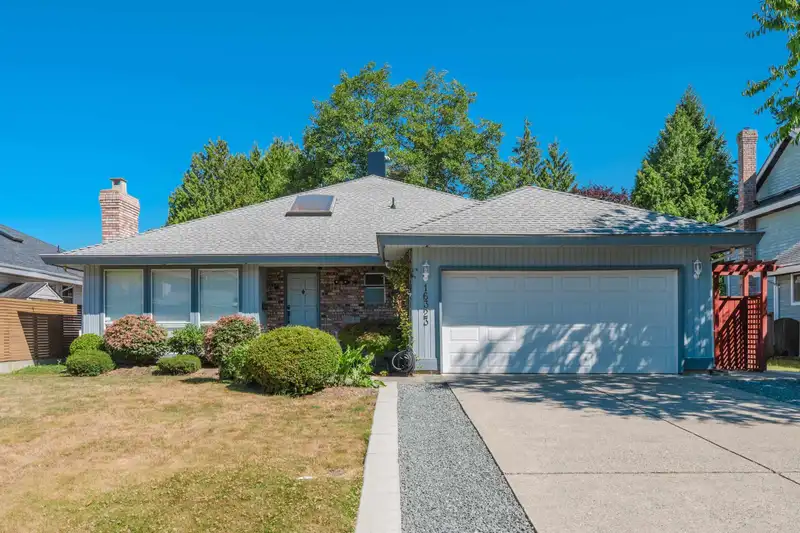 16323 MIDDLEGLEN CLOSE - photo 2 of 30