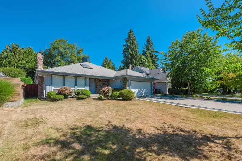 16323 MIDDLEGLEN CLOSE - photo 3 of 30