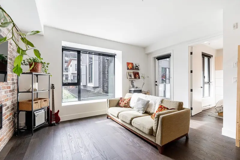 311 83 MOODY STREET - photo 3 of 25