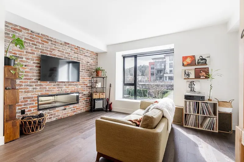 311 83 MOODY STREET - photo 4 of 25