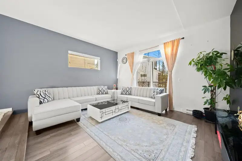 31 15340 GUILDFORD DRIVE - photo 1 of 38