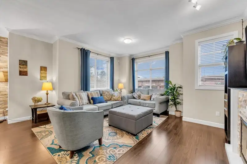 21 7121 192 STREET - photo 2 of 39