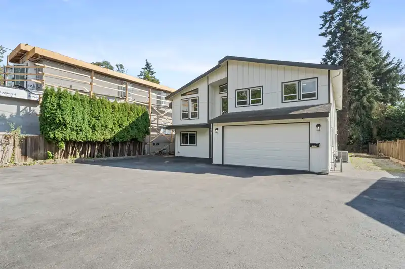 18018 60 AVENUE - photo 2 of 25