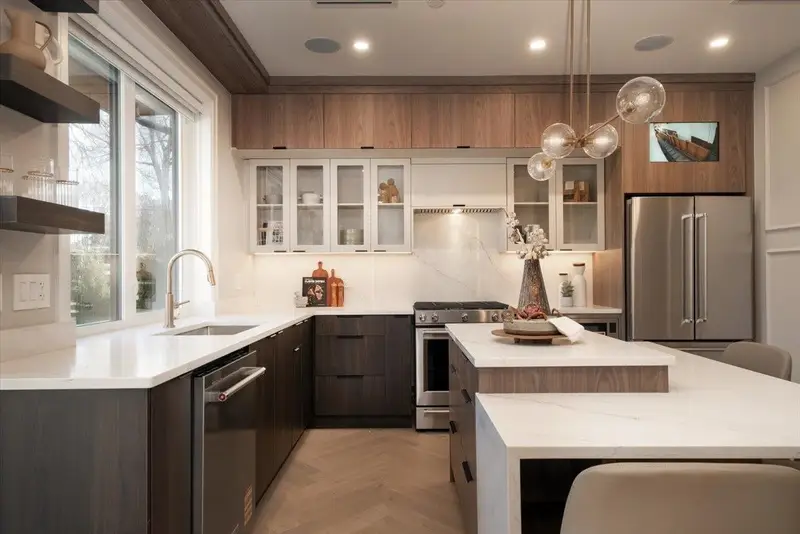 1 6061 SHERBROOKE STREET - photo 4 of 22