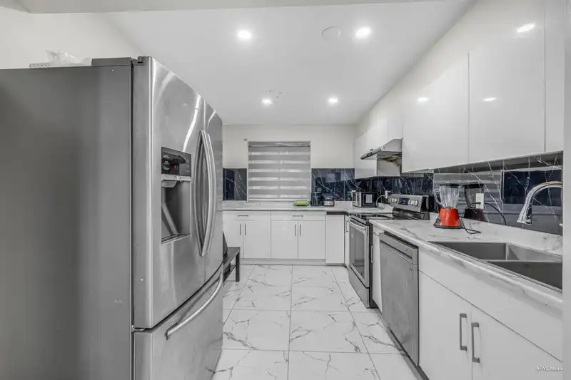 56 9955 140 STREET - photo 2 of 22