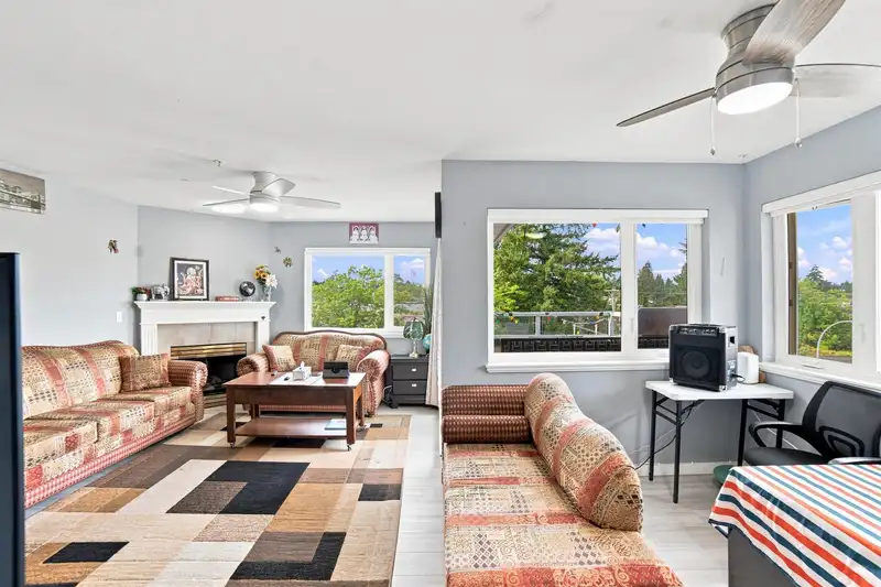 411 8142 120A STREET - photo 2 of 17