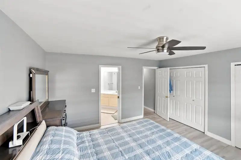411 8142 120A STREET - photo 4 of 17