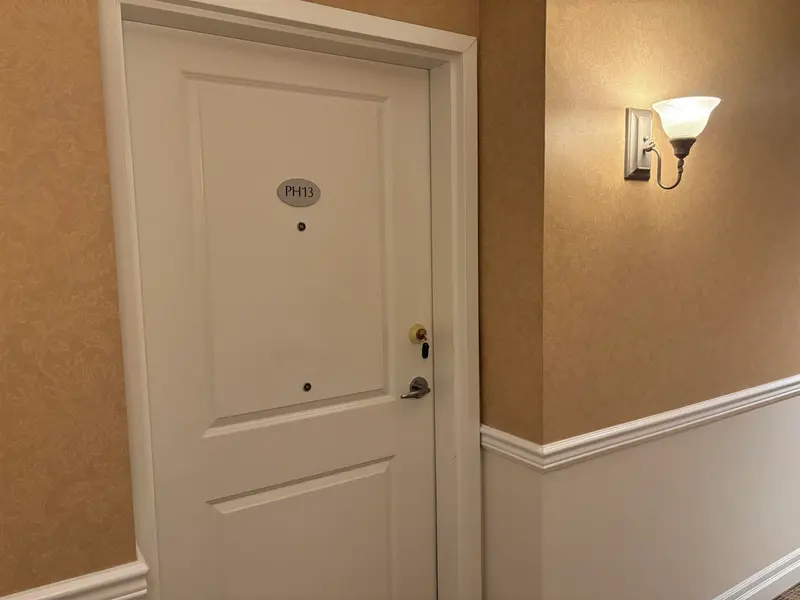 413 8880 202 STREET - photo 3 of 25