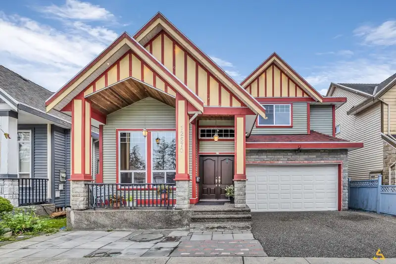 12570 71 AVENUE - photo 2 of 32