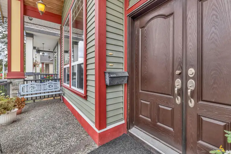 12570 71 AVENUE - photo 4 of 32