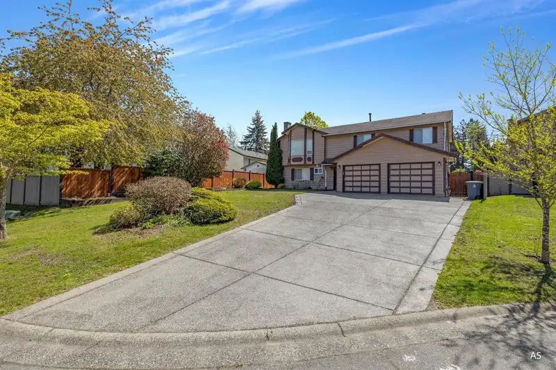 13138 62B AVENUE - photo 2 of 33