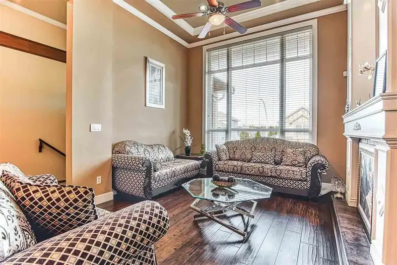 14670 76A AVENUE - photo 4 of 20