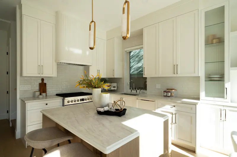 2 864 E 16TH AVENUE - photo 4 of 25